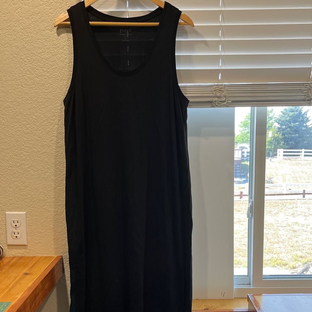 Sz Lg Pact Organic black Sleeveless Dress